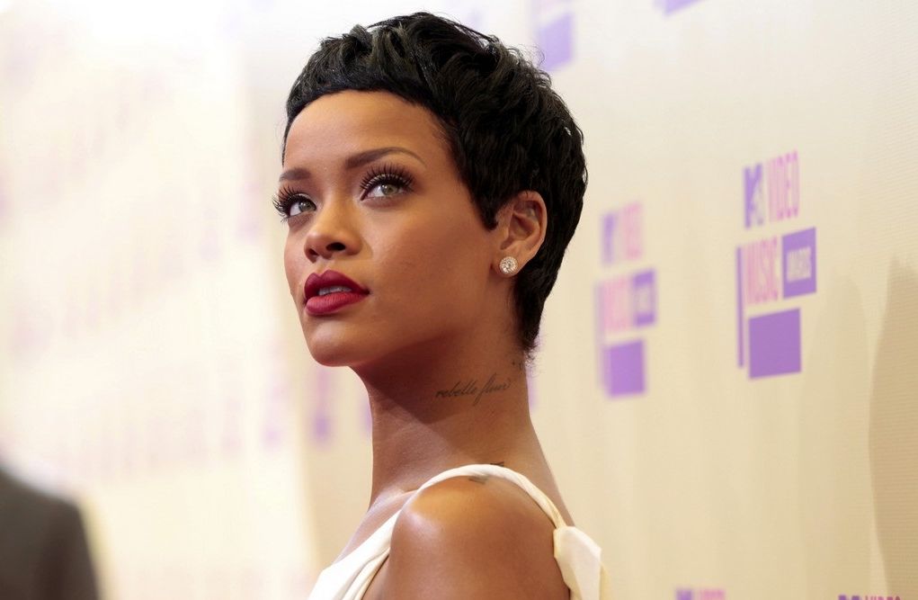 Τι σημαίνουν τα 18 τατουάζ της Rihanna